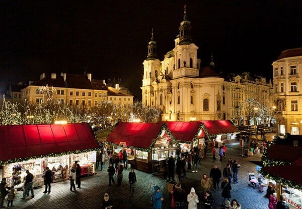 photo,image, old town square, solo christmas in prague