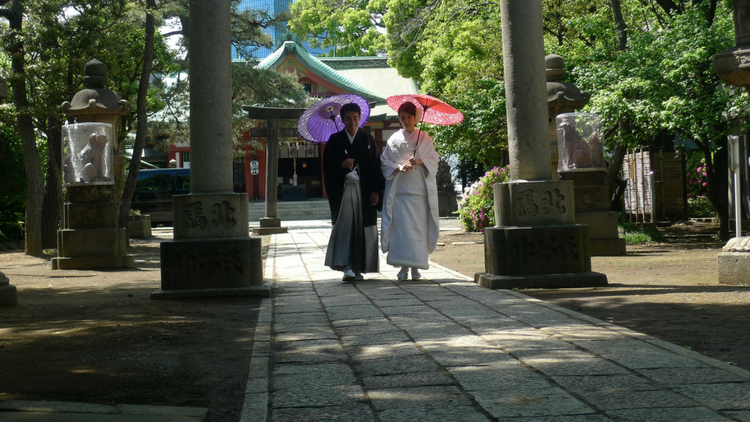 photo, image, women walking, japan, travel in a foreign language