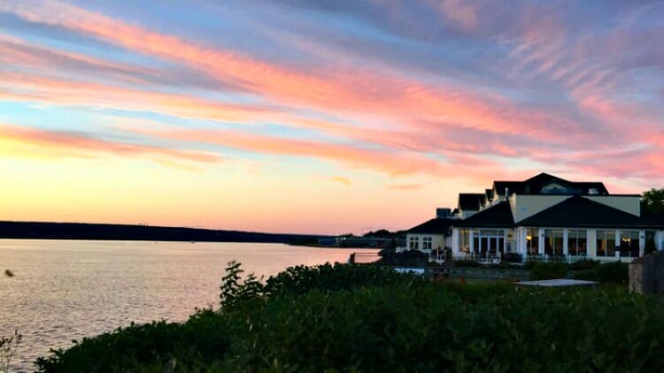 photo, image, sunset, Rodd Miramichi, solo travel canada