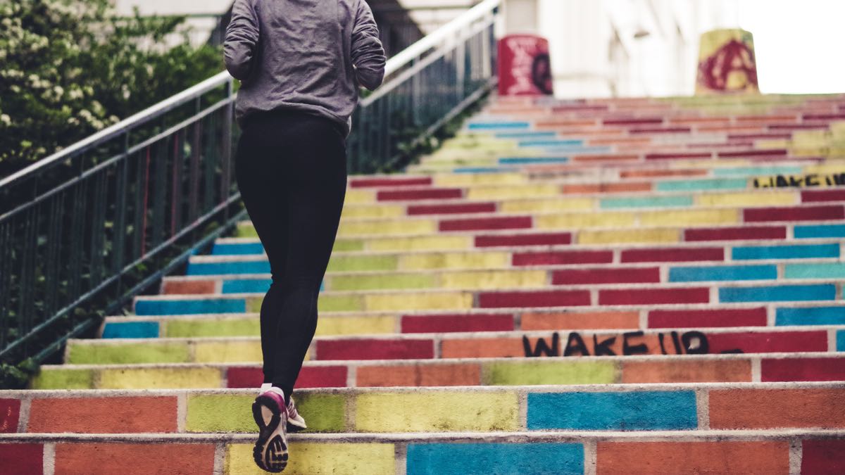 photo, image, woman jogging, how to manage medications while traveling