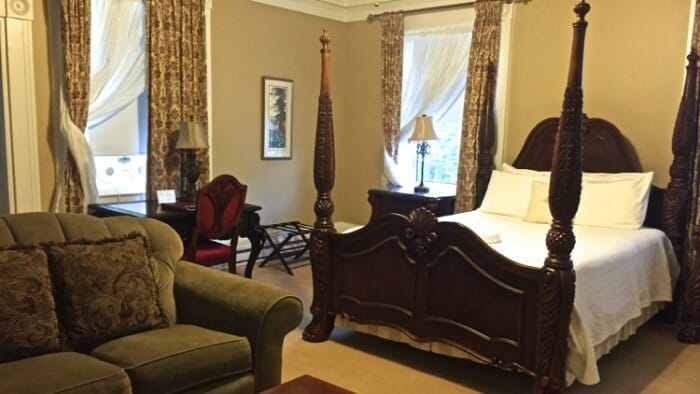 Room at DesBarres Manor Inn