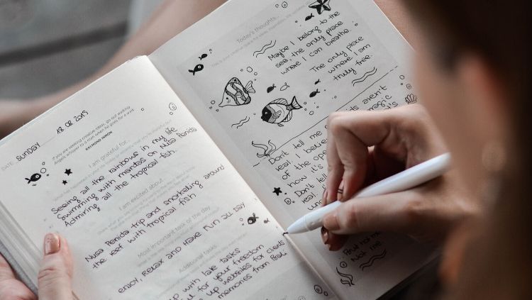Important Tips On How To Write Your Travel Journal - StoryV Travel