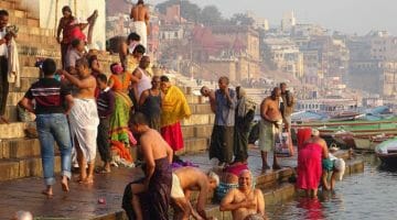 Pic of the Week: Bathing in Varanasi, India