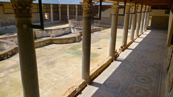 photo, image, courtyard, ancient sites in sicily