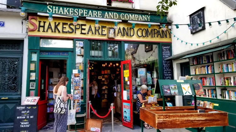 if you solo travel paris on a budget, browsing at shakespeare and company is a must