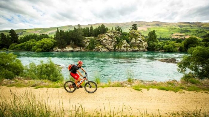 photo, image, cyclist, central otago, new zealand
