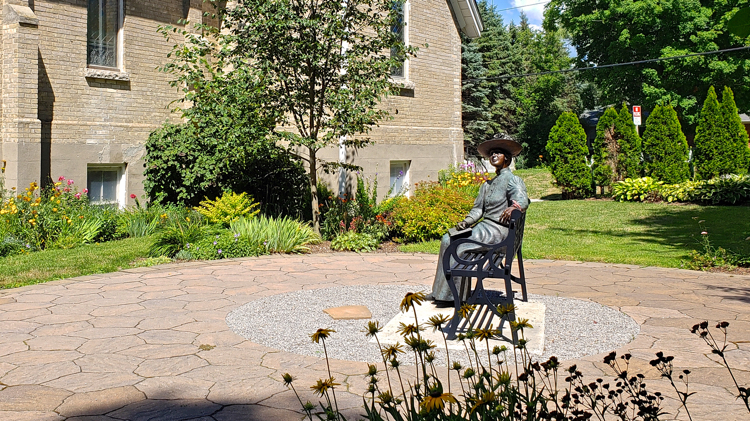 Lucy Maud Montgomery travel life size bronze statue