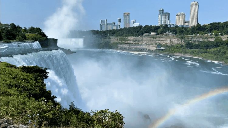 niagara falls, a stop on a solo road trip