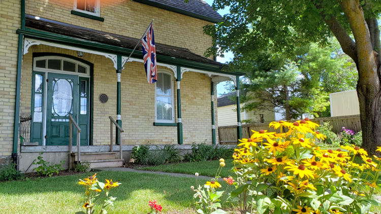 Lucy Maud Montgomery travel home where she wrote 11 novels