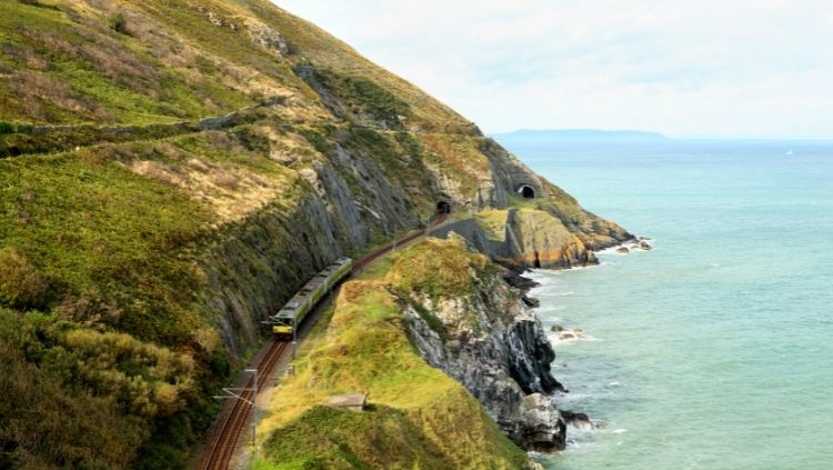 train travel Ireland without a car