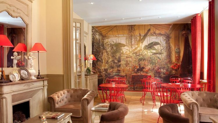 Save money on hotels in Paris with our reader tips