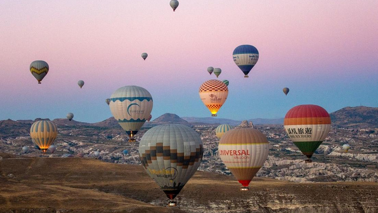 one of the most exciting things on my first solo trip to turkiye was a hot air balloon ride in cappadocia