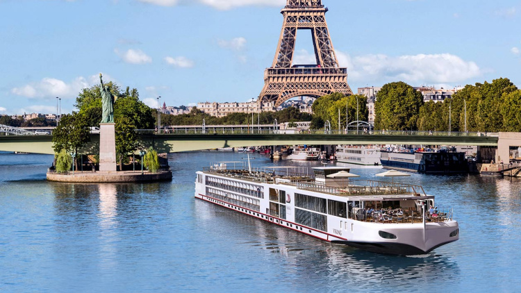 river cruise ship in Paris