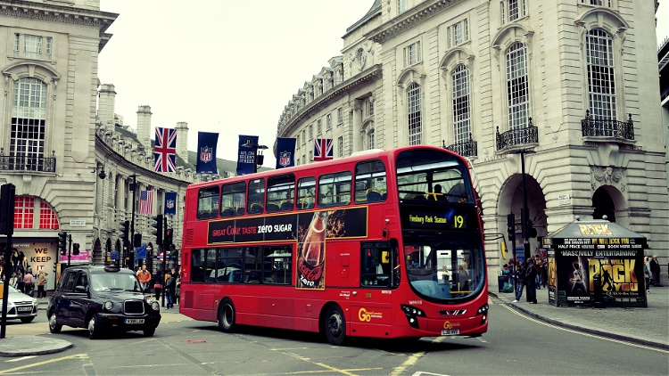 london bus and black cab