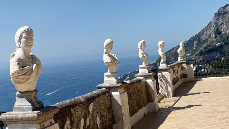 The Terrace of Infinity is a beautiful viewpoint while walking the Amalfi Coast